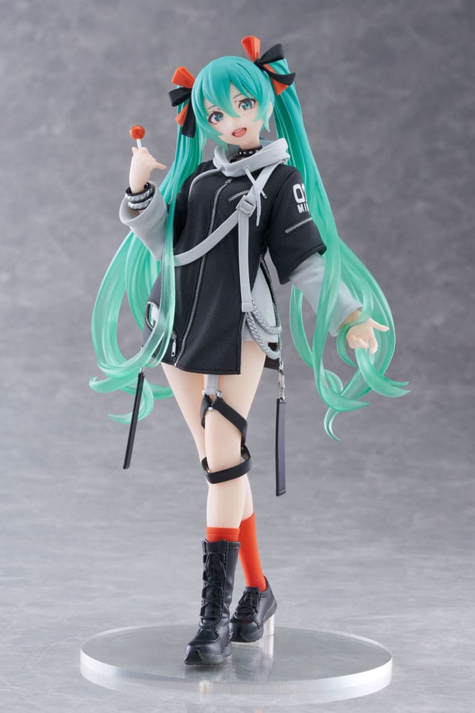 *IN STOCK* Taito -Vocaloid Hatsune Miku Fashion Punk Ver