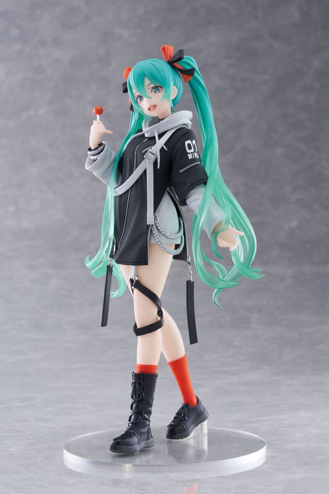 *IN STOCK* Taito -Vocaloid Hatsune Miku Fashion Punk Ver