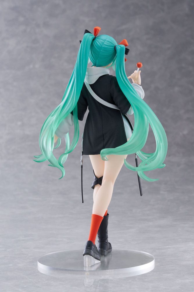 *IN STOCK* Taito -Vocaloid Hatsune Miku Fashion Punk Ver