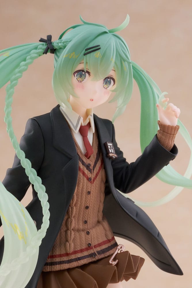 *IN STOCK* Taito -Vocaloid Hatsune Miku Fashion Preppy Ver
