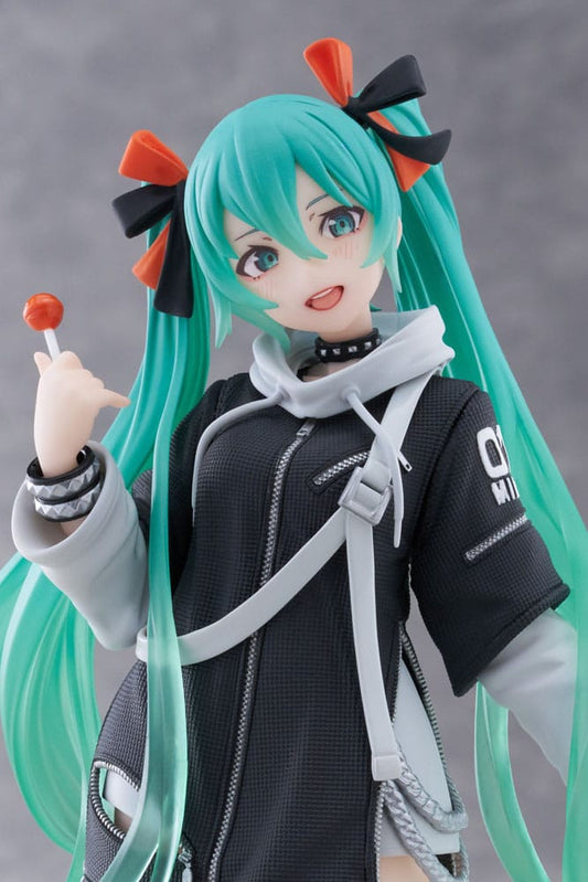 *IN STOCK* Taito -Vocaloid Hatsune Miku Fashion Punk Ver